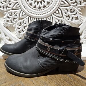 SO Stylish Black Ankle Boots Inner Zipper Womens 8.5